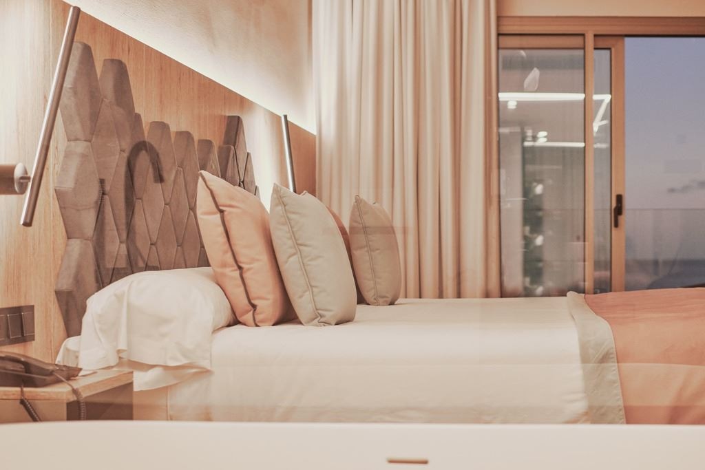 rooms-junior-suite-sea-view-with-balcony-or-terrace