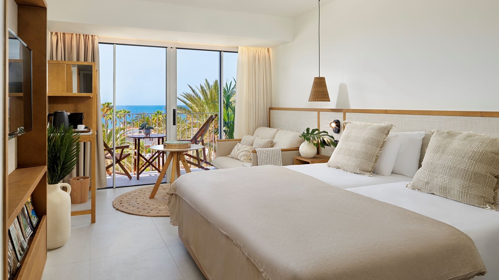 rooms-double-premium-sea-view-balcony