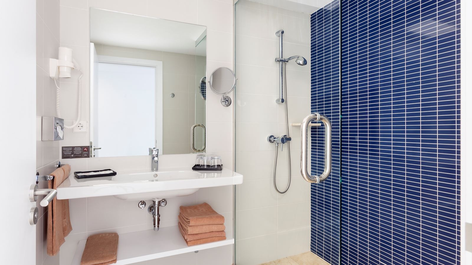 rooms-double-standard-room-balcony-or-terrace