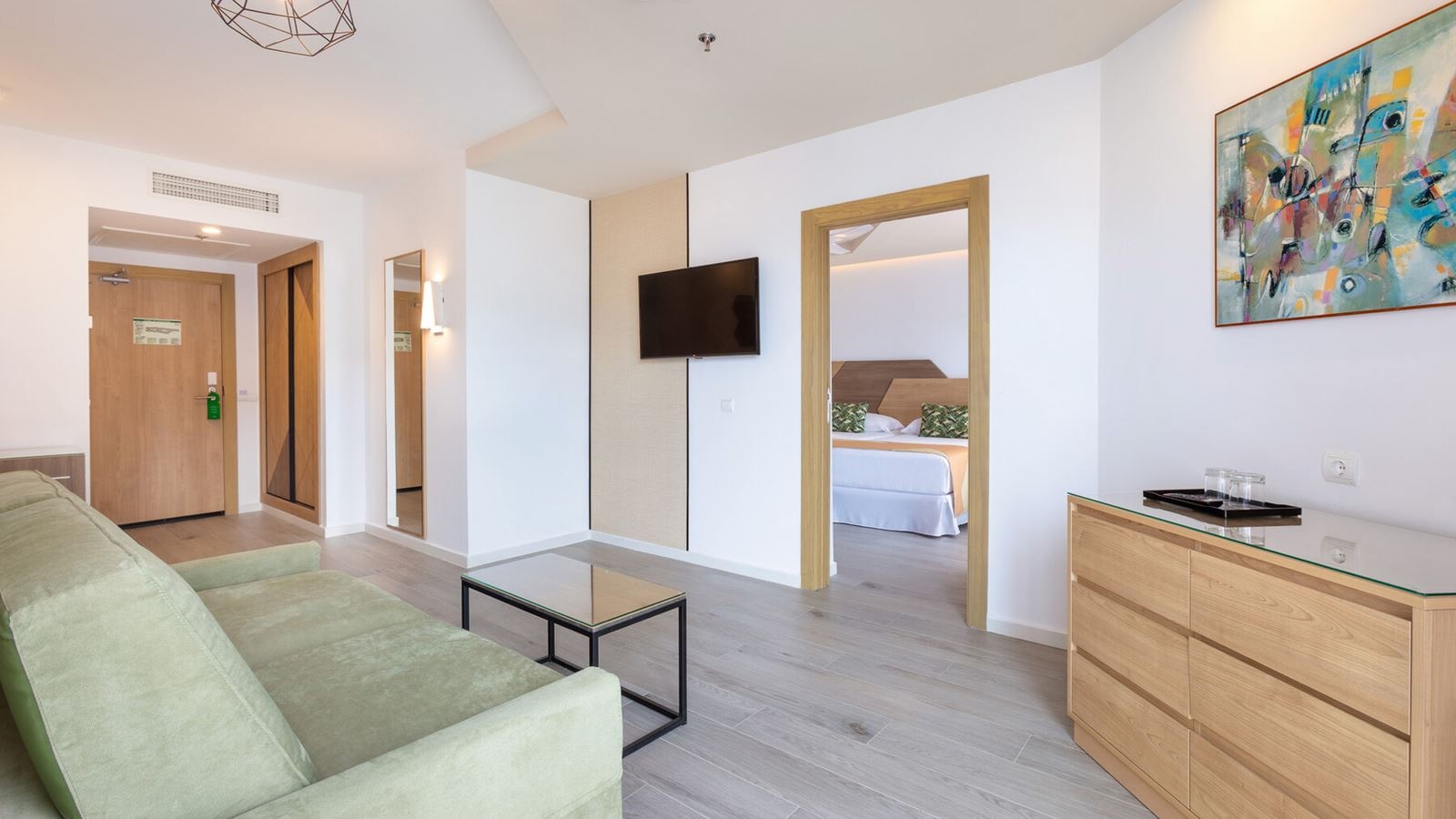 rooms-family-room-1-bedroom-balcony-or-terrace