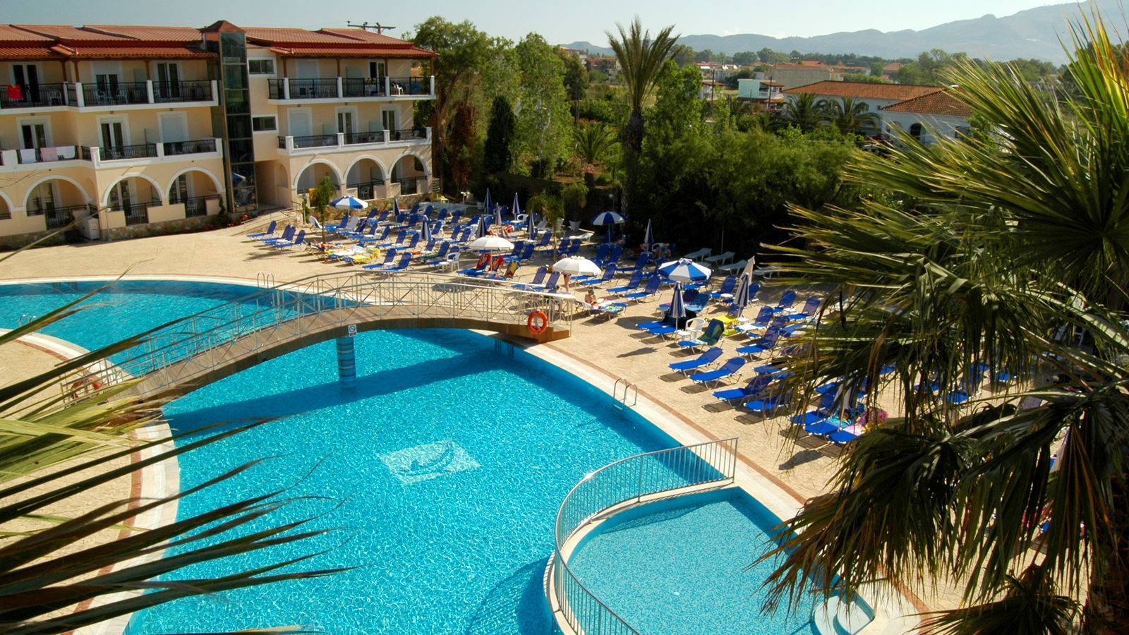 pools-outdoor-childrens-pool