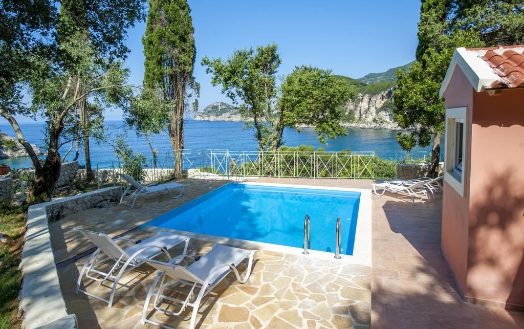 rooms-junior-suite-sea-view-sharing-pool