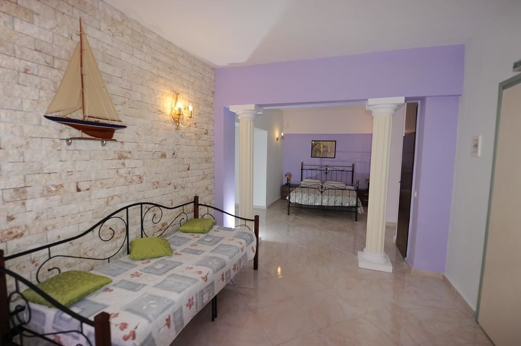 rooms-family-2-bedrooms-garden-view