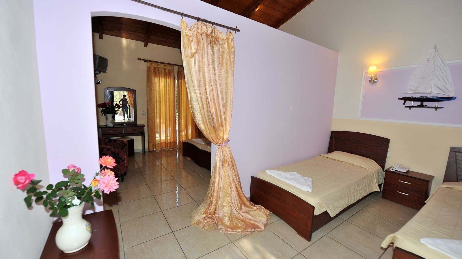 rooms-family-2-bedrooms-garden-view