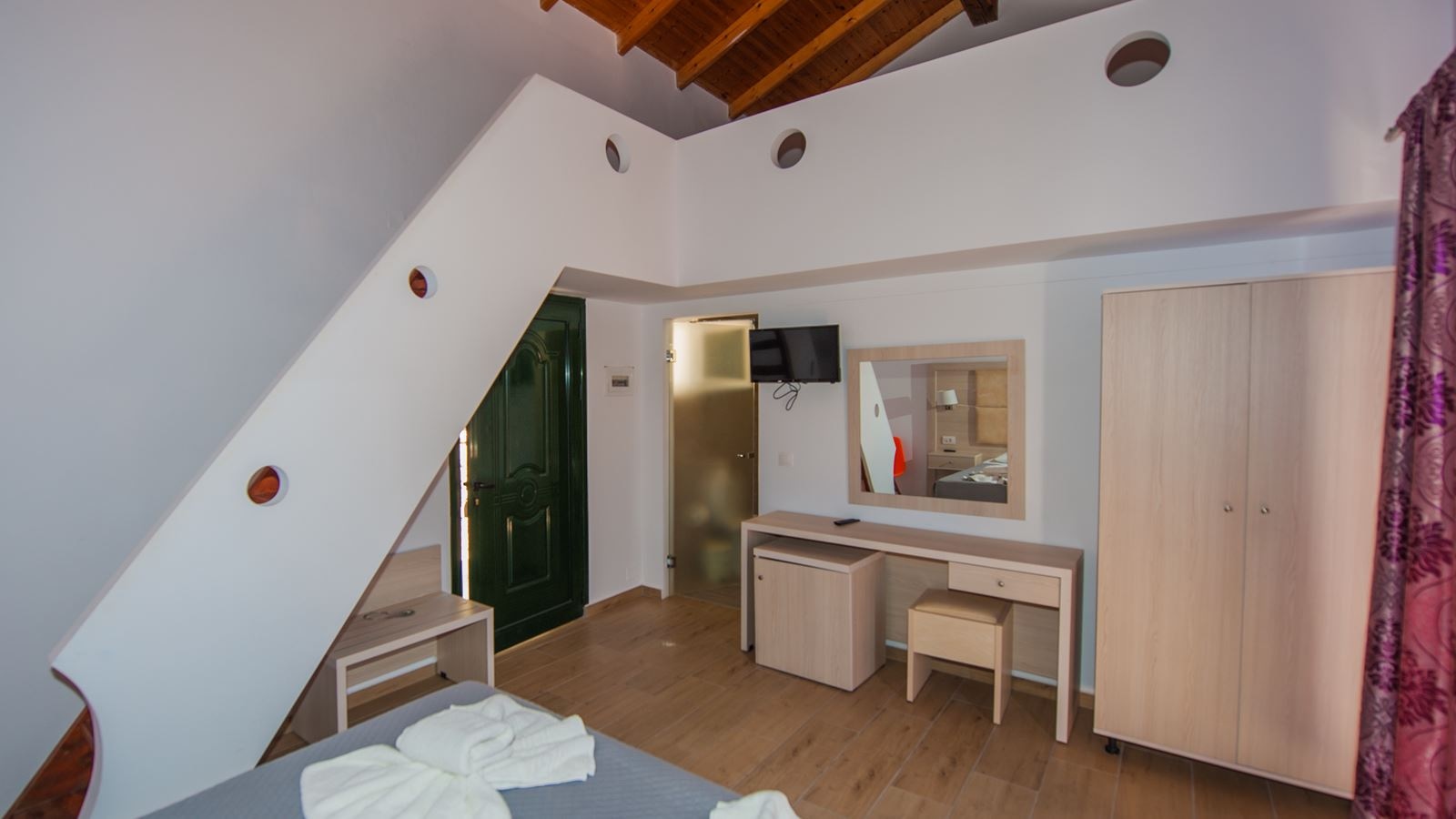 rooms-maisonette-1-bedroom-garden-view