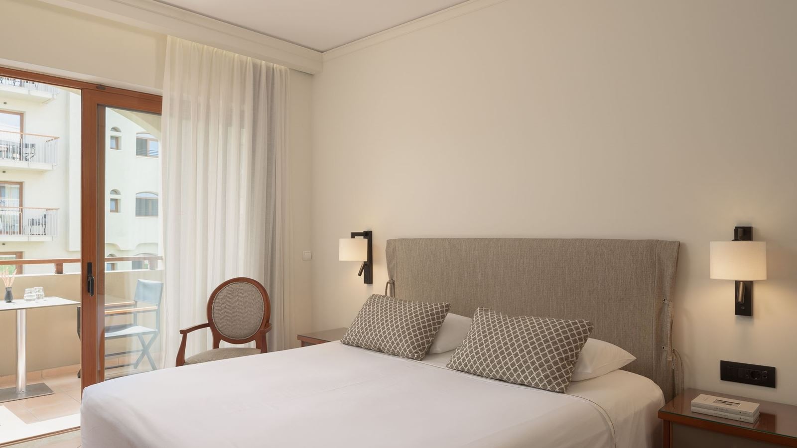 rooms-family-1-bedroom