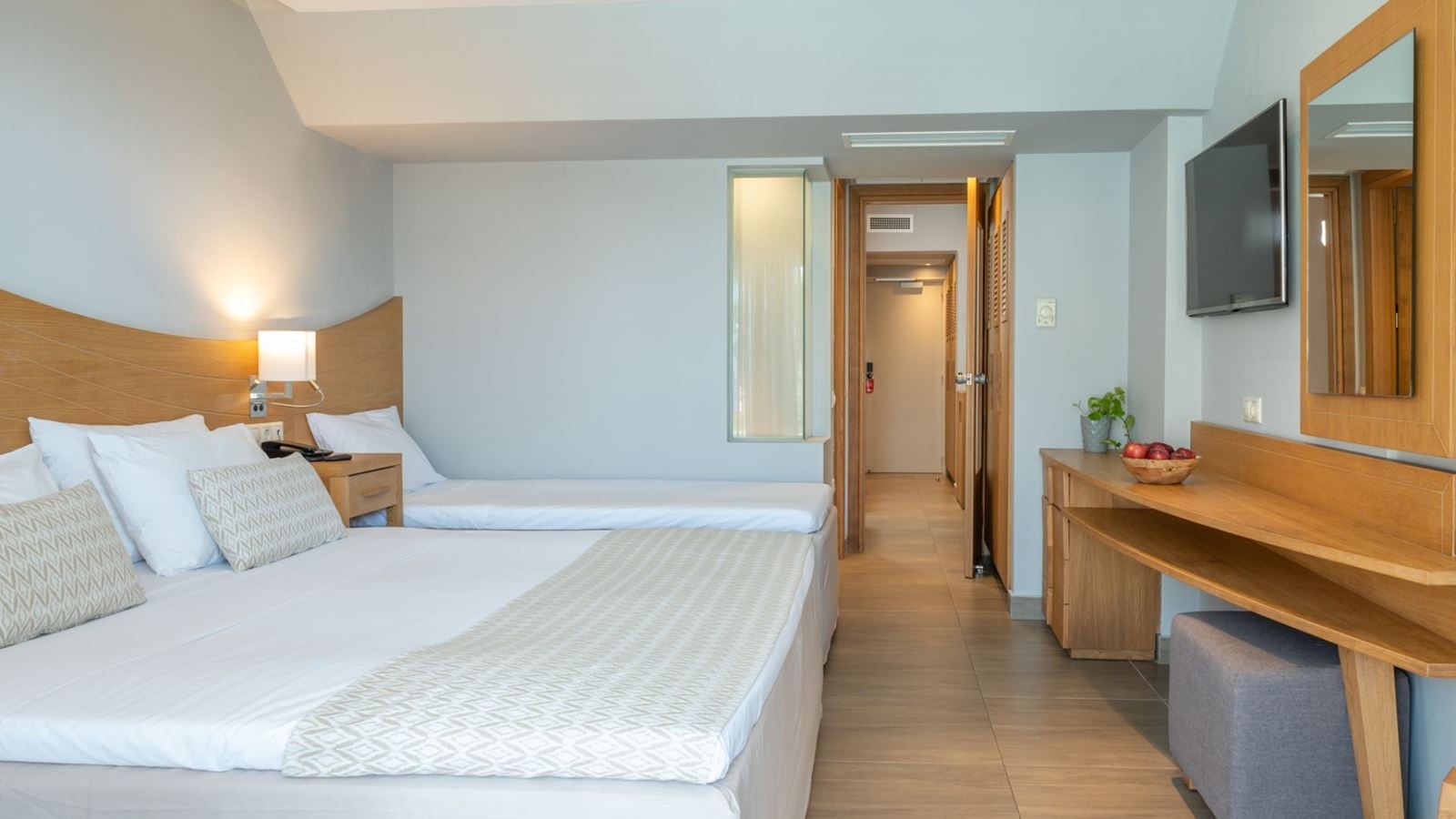 rooms-single-room-garden-view