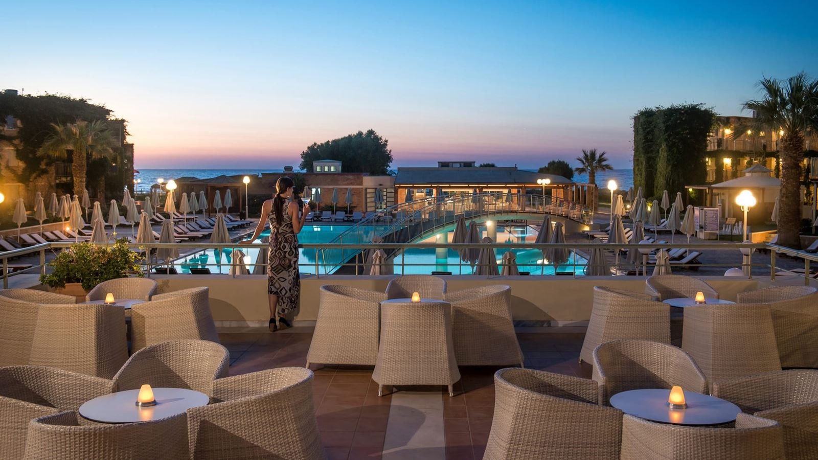 bars-azalia-lobby-bar