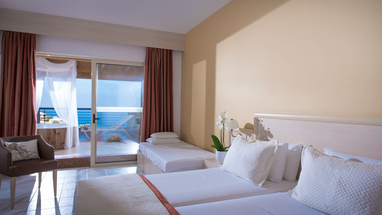 rooms-executive-double-sea-view-with-jacuzzi