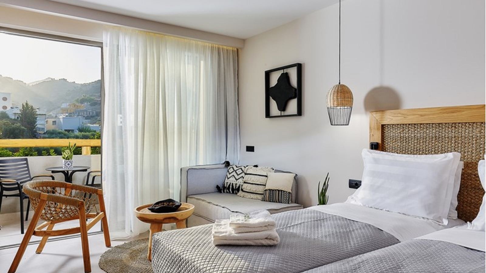 rooms-junior-suite-garden-or-side-sea-view