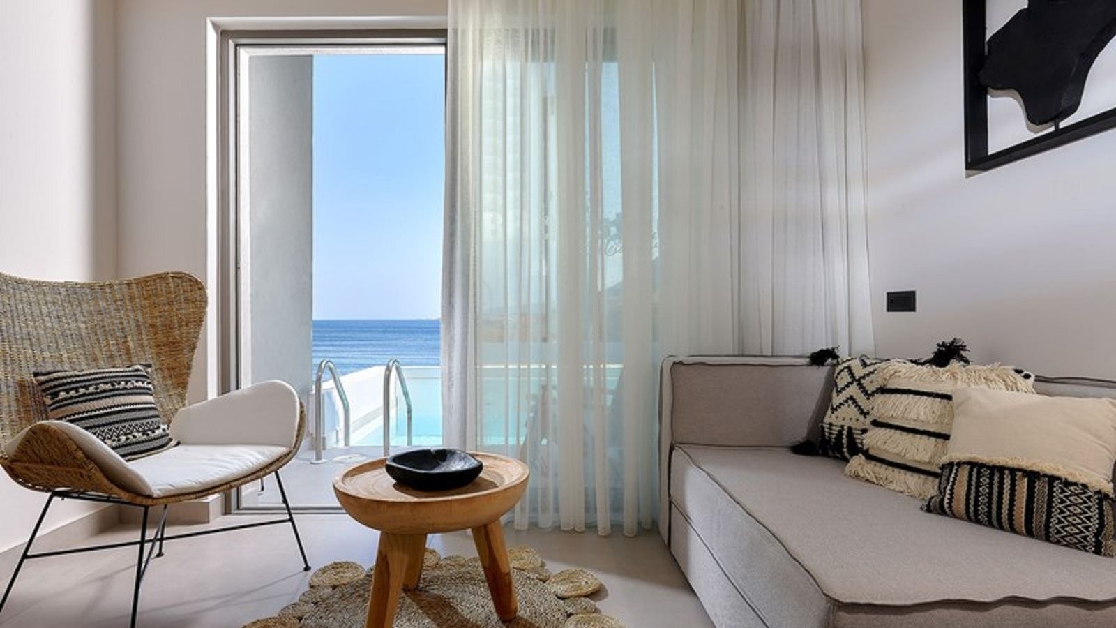 rooms-junior-suite-garden-or-side-sea-view-with-sharing-pool