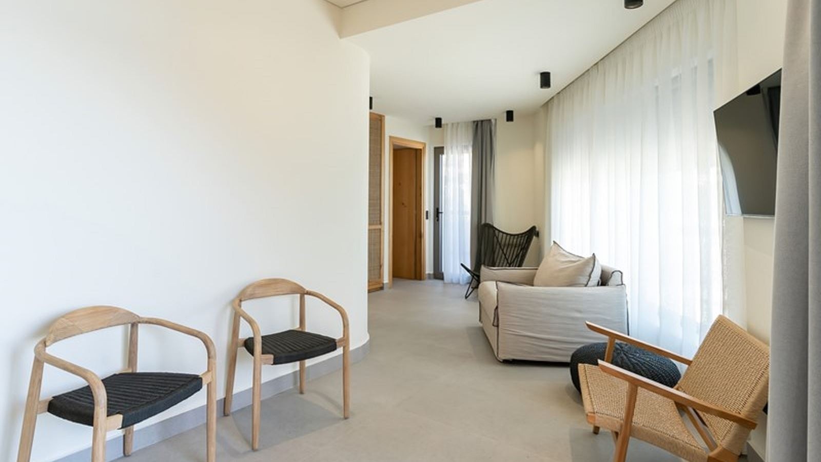 rooms-suite--side-sea-view-with-sharing-pool