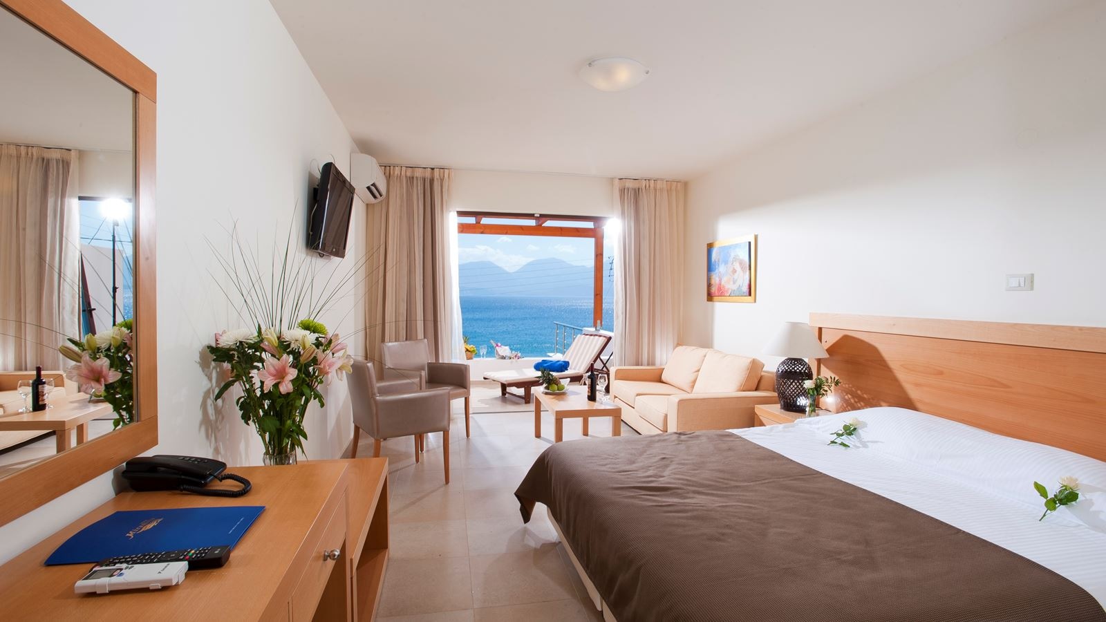 rooms-room-superior-sea-view-pool