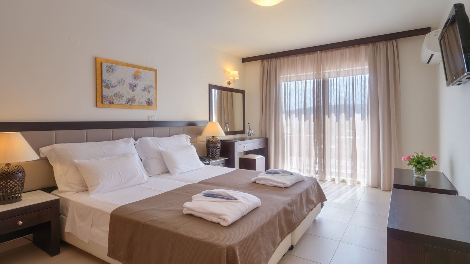 rooms-suite-2-bedrooms-sideseaview-privatepool