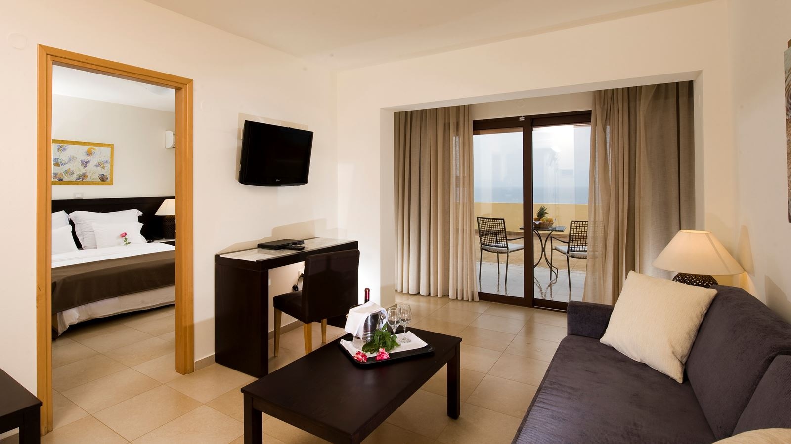 rooms-suite-2-bedrooms-sideseaview-privatepool