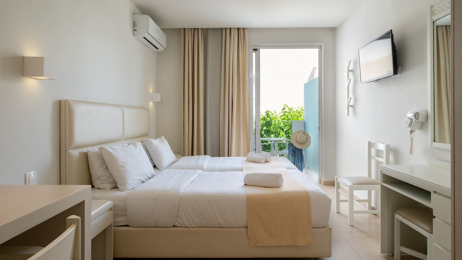 rooms-superior-room-land-view