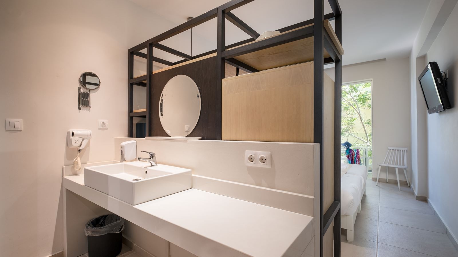 rooms-superior-room-land-view