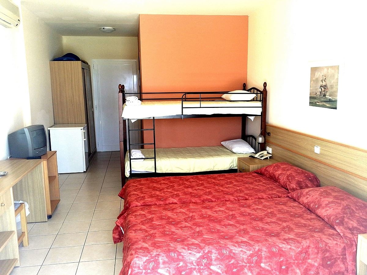 rooms-quadruple-garden-view-2+2