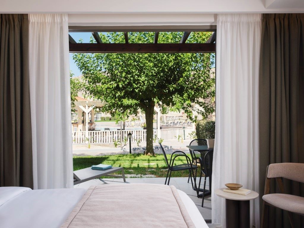 rooms-superior-family-room