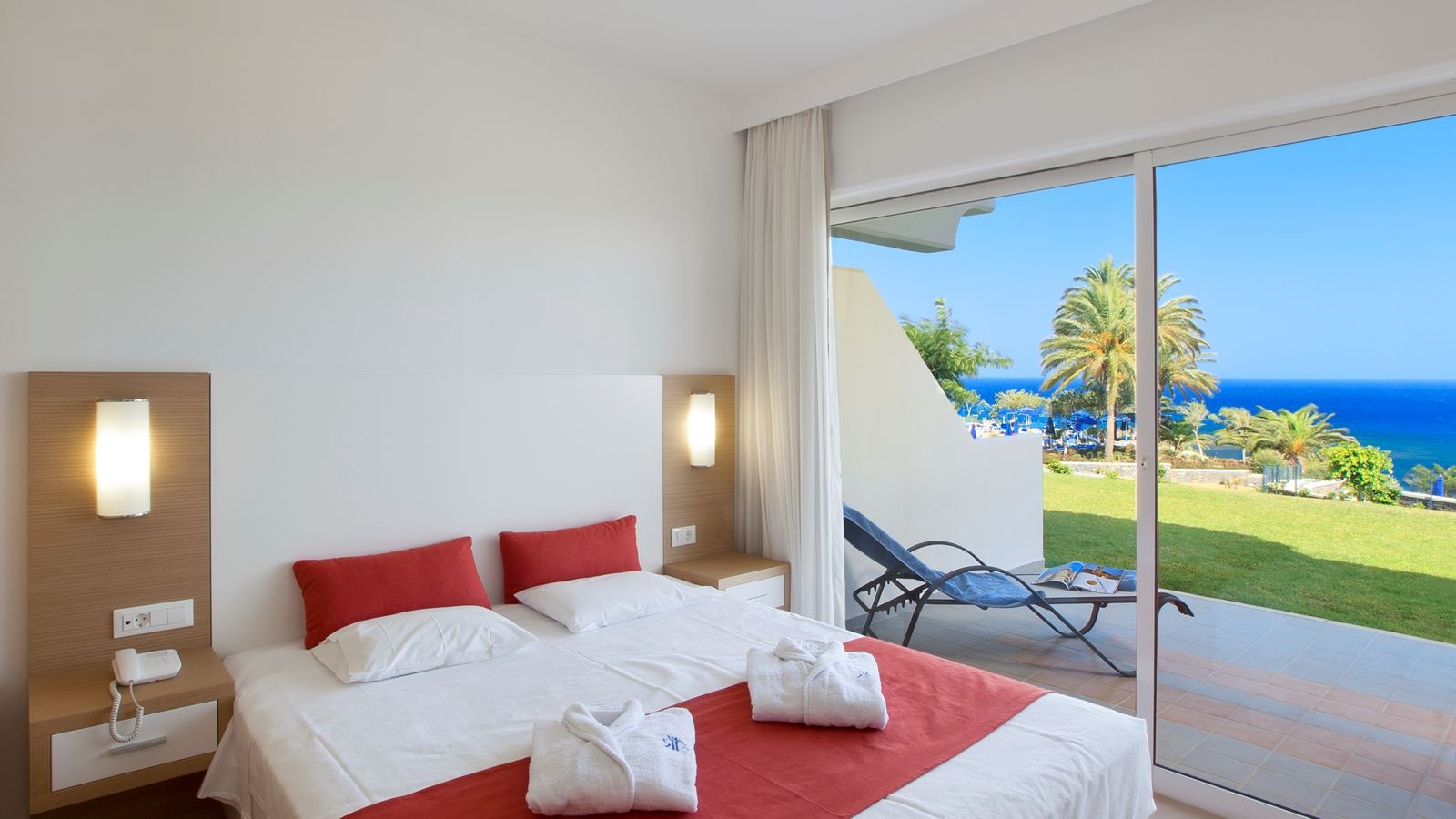 rooms-family-room-sea-view