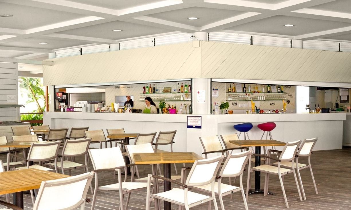 restaurants-pool-bar