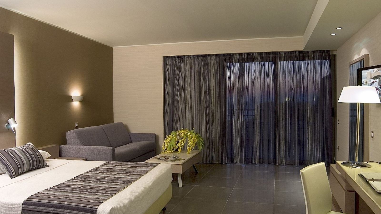 rooms-large-double-room-sea-view-with-balcony