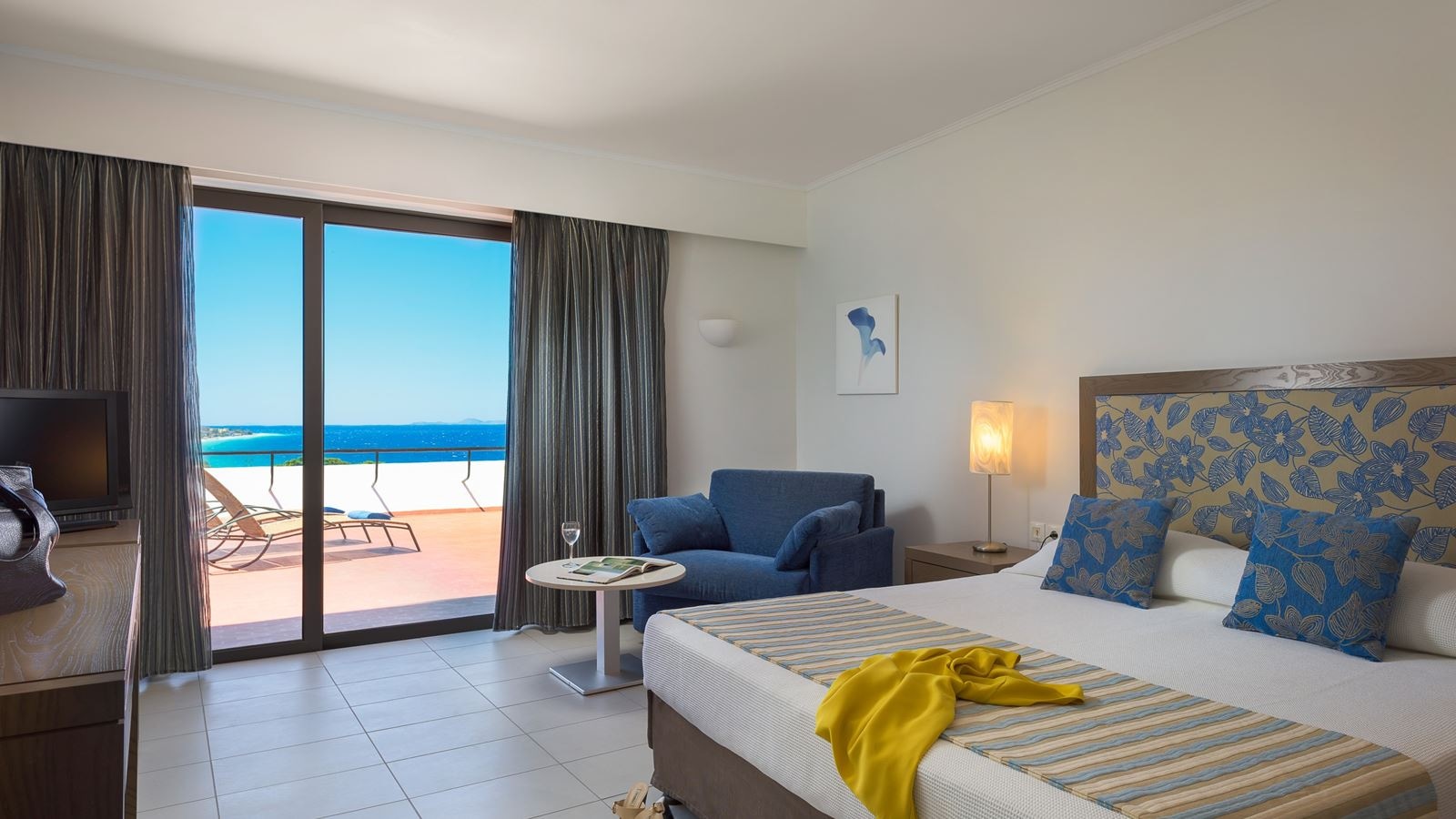 rooms-double-room-sea-view-with-balcony