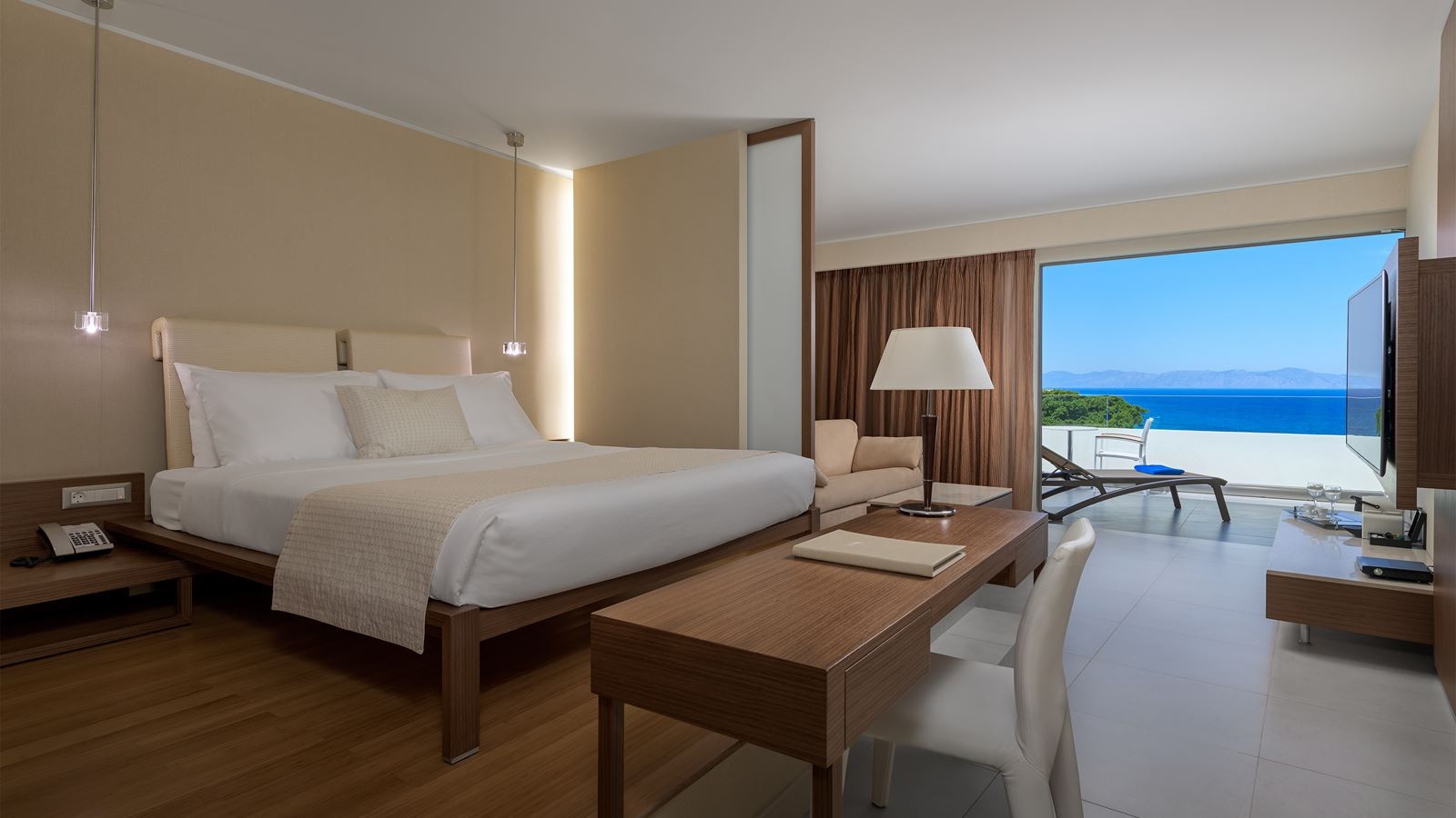 rooms-junior-suite-sea-view-1-broom-with-balcony