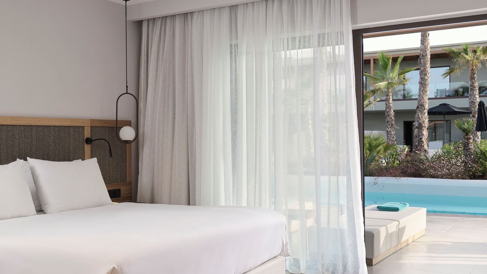 rooms-deluxe-sharing-pool