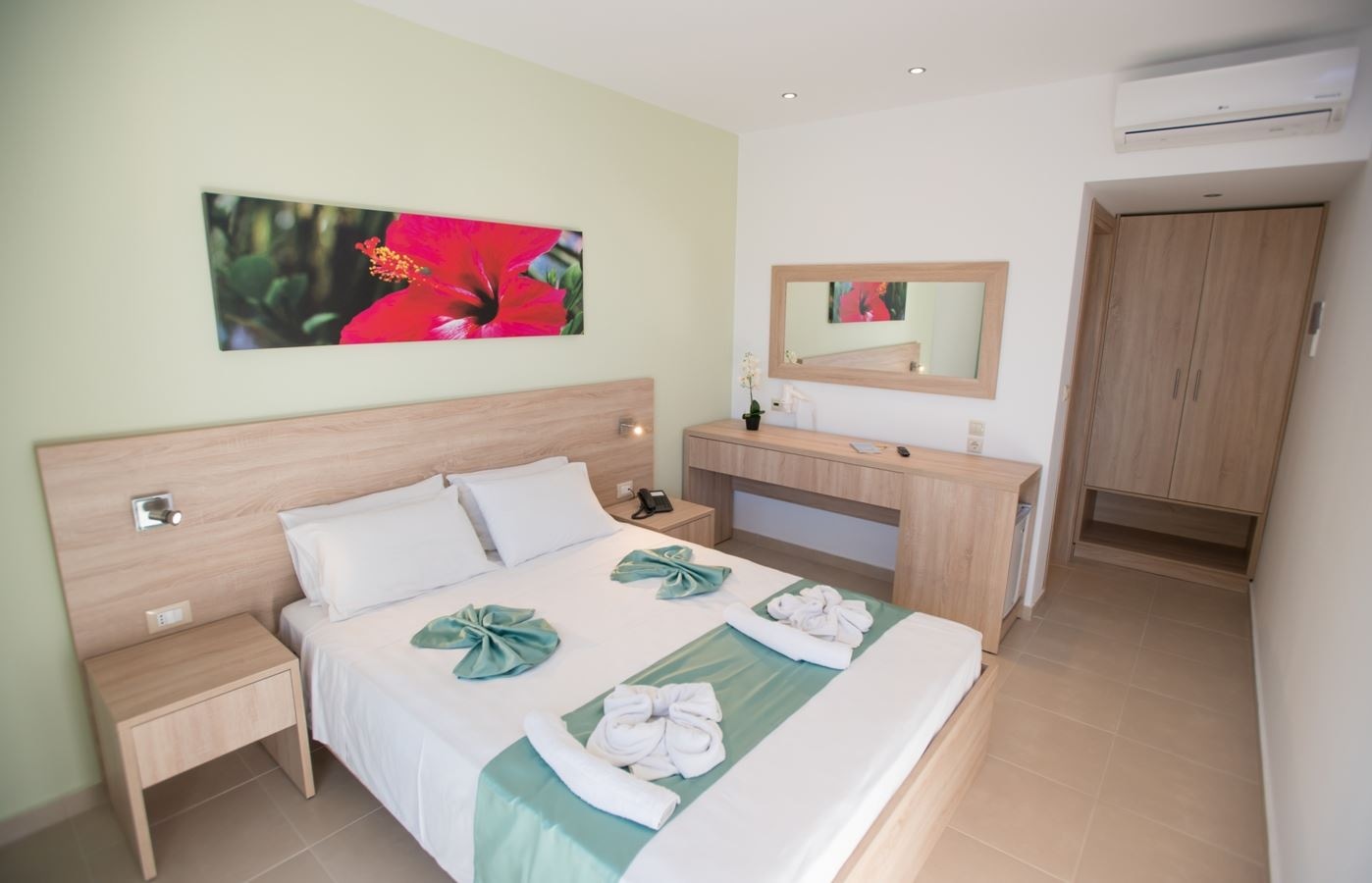 rooms-superior-double-pool-view-with-balcony-or-terrace