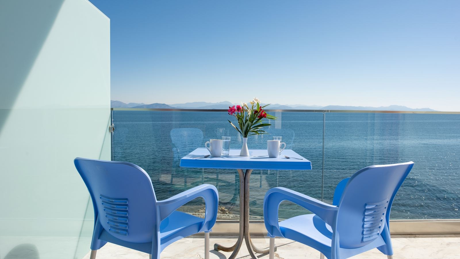 rooms-roon-superior-seaview