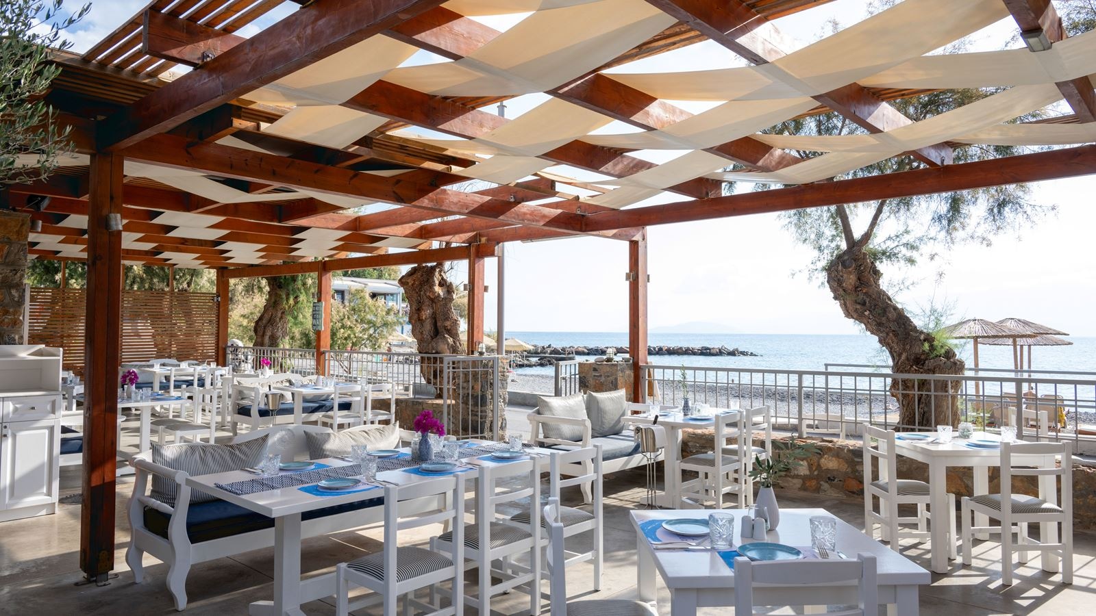 restaurants-meltemi-sea-side-restaurant