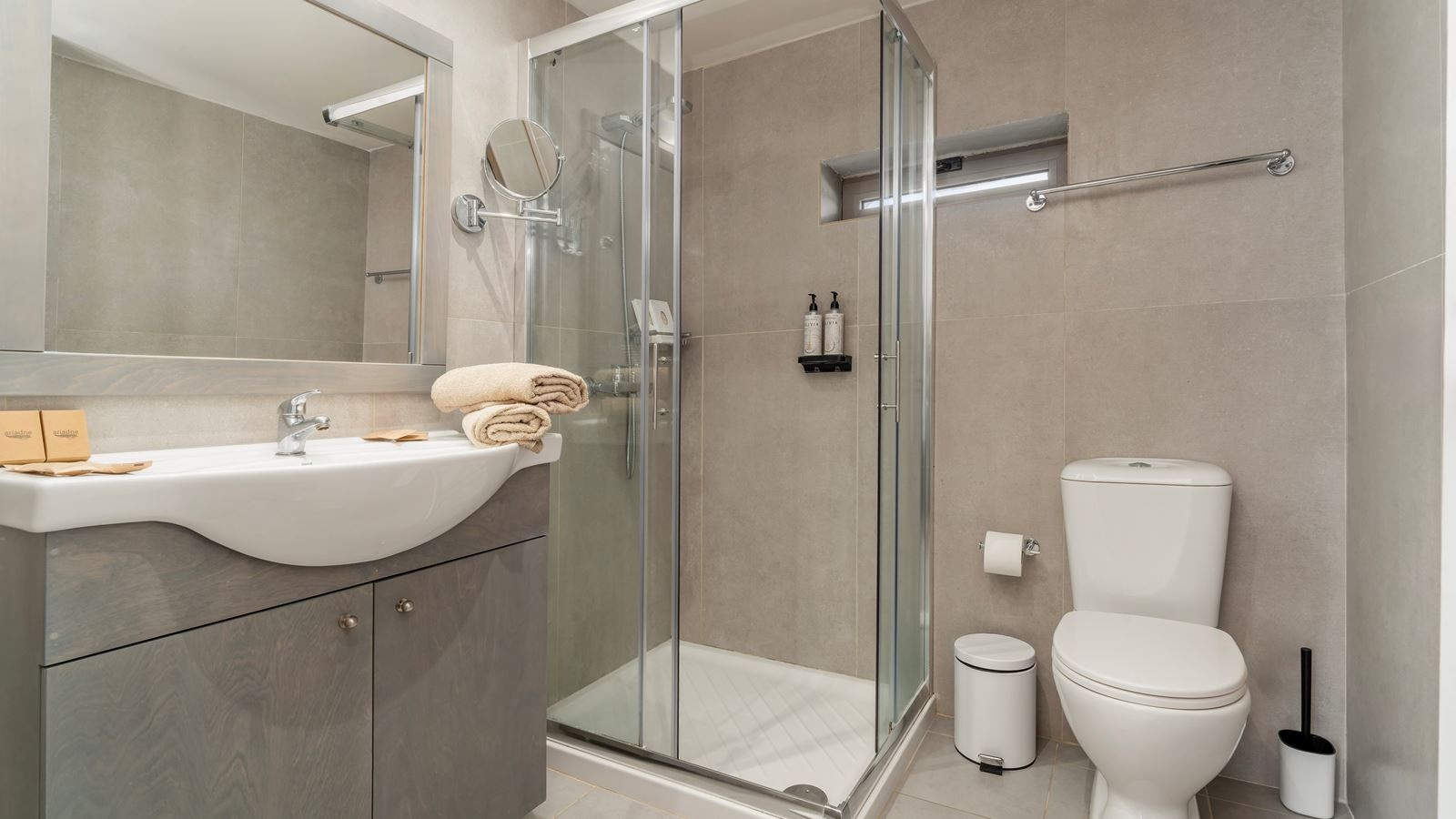 rooms-bungalow-inland-view-or-side-sea-view-with-balcony