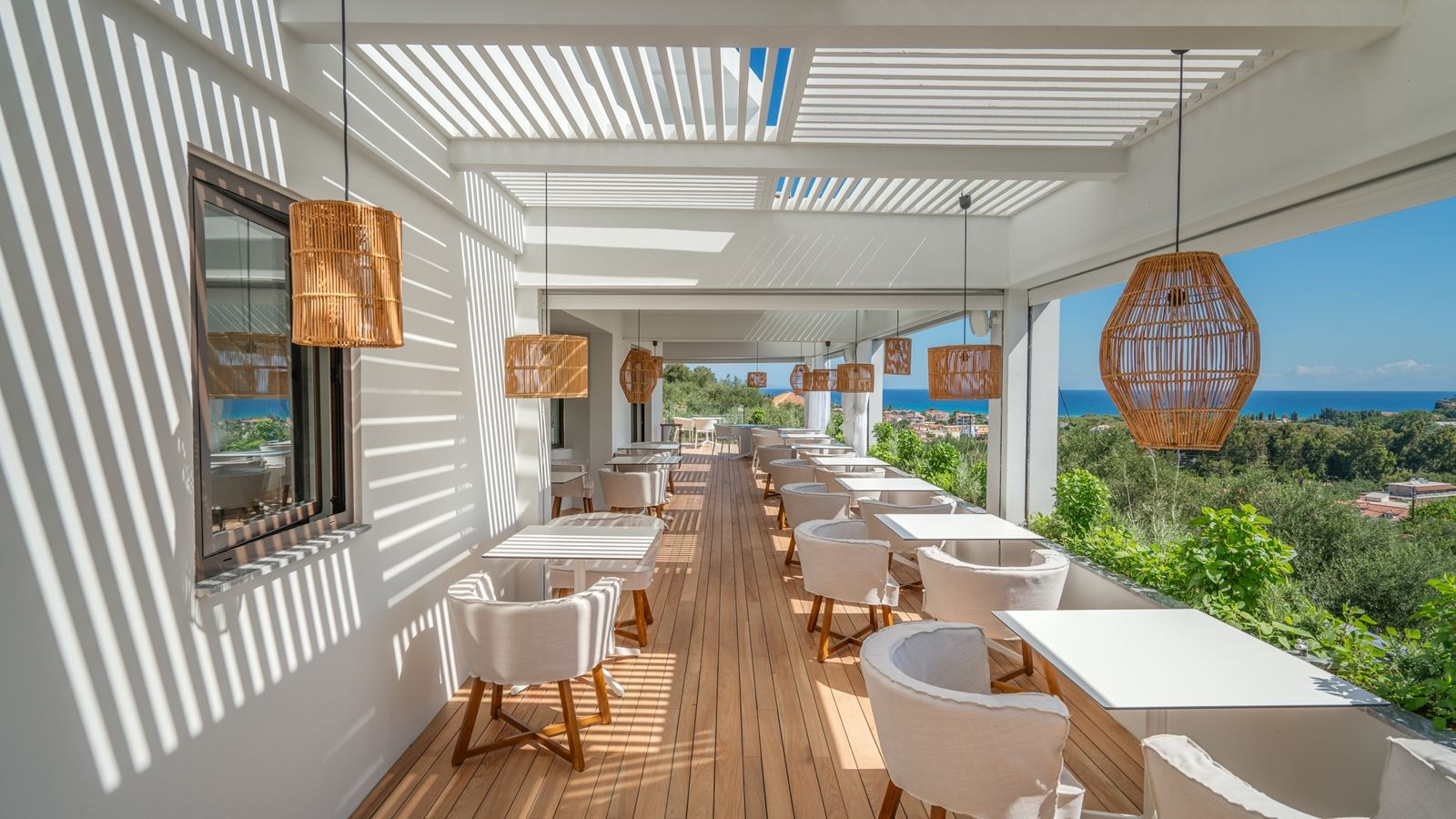 restaurants-pool-bar