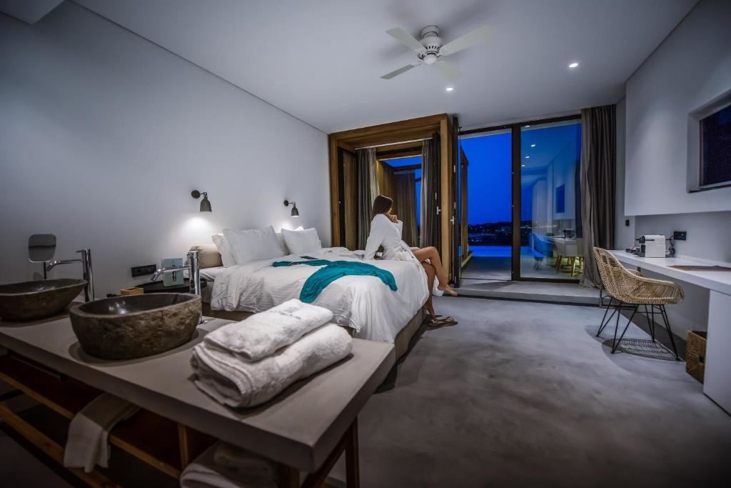 rooms-private-pool-suite