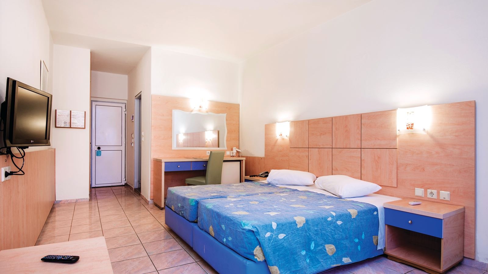 rooms-standard-twin-room-land-view