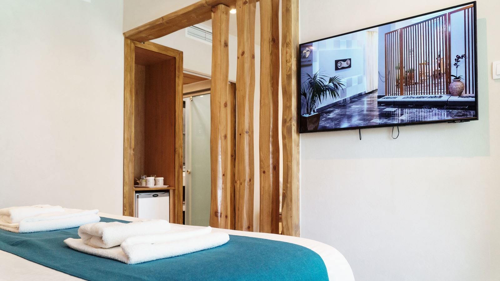 rooms-cozy-double-room-suite-with-private-pool