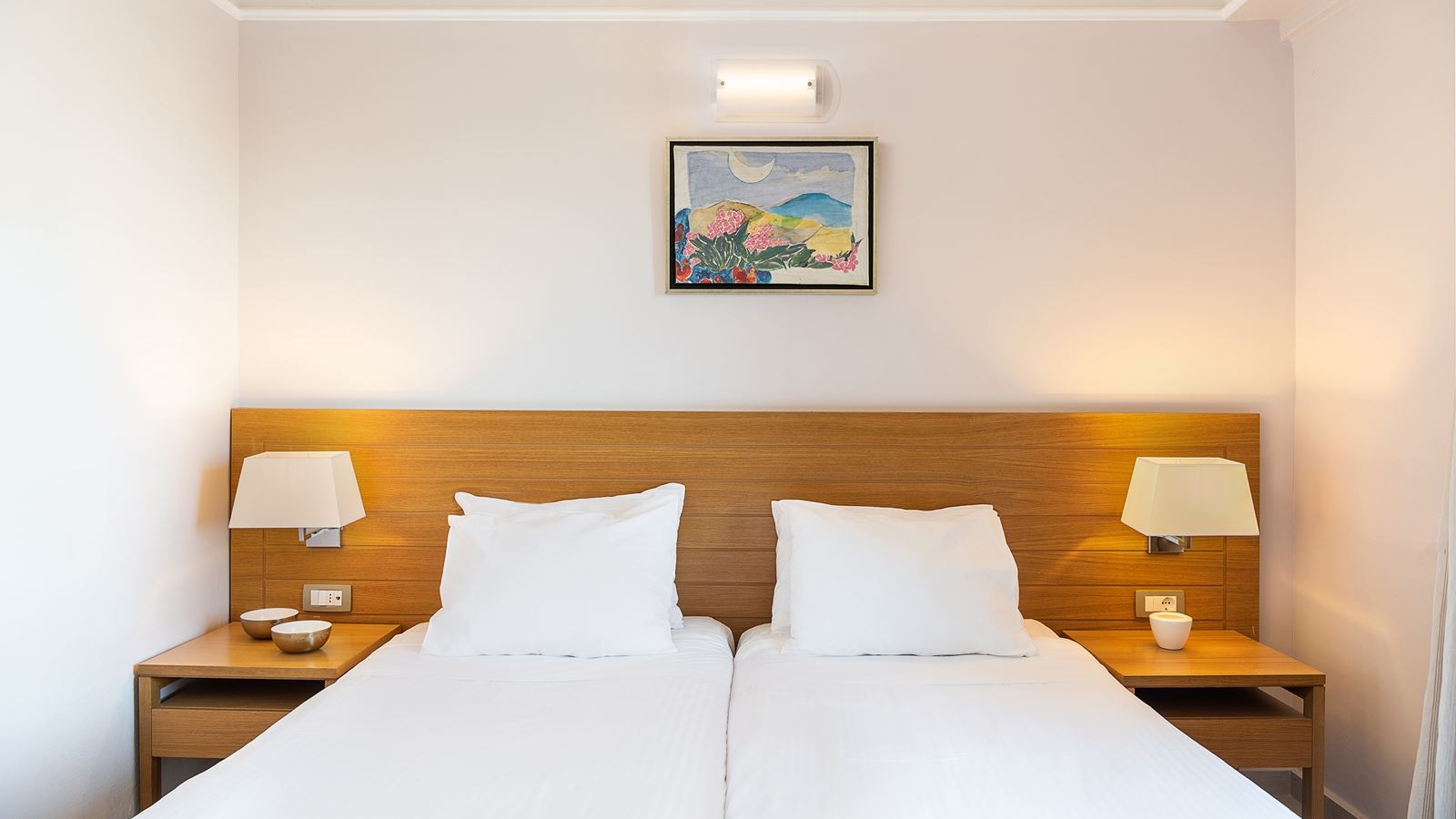 rooms-double-room-pool-or-garden-view