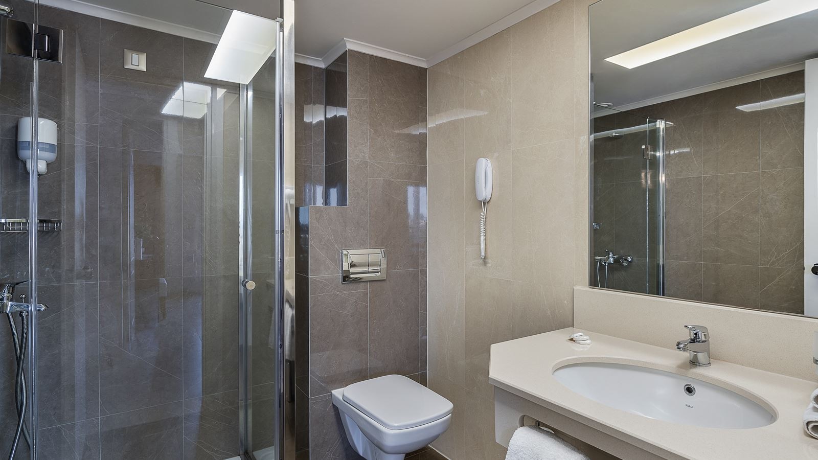 rooms-double-room-pool-or-garden-view