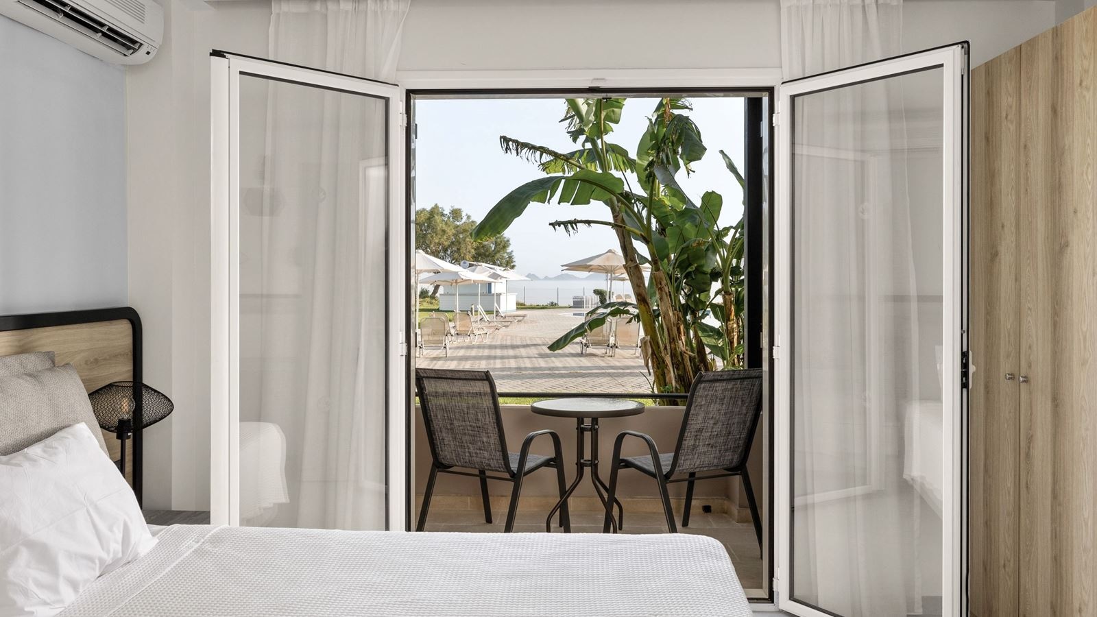 rooms-superior-side-sea-view