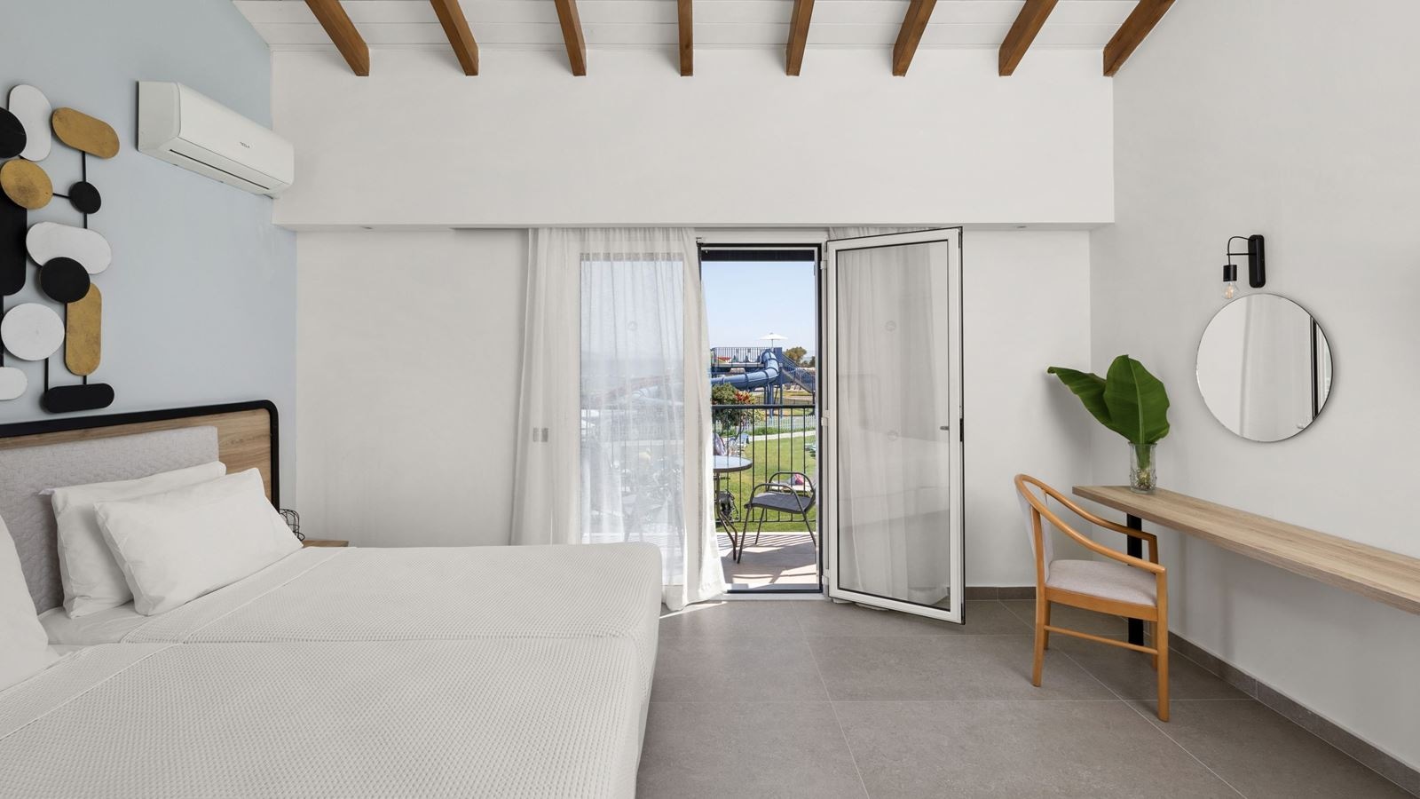 rooms-superior-family-rooms-with--side-sea-view