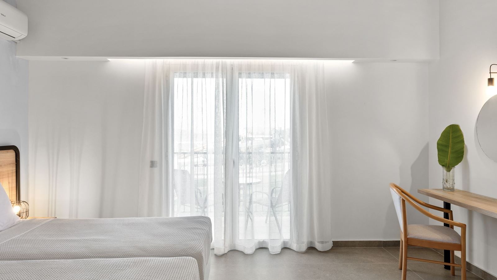 rooms-superior-family-rooms-with--side-sea-view