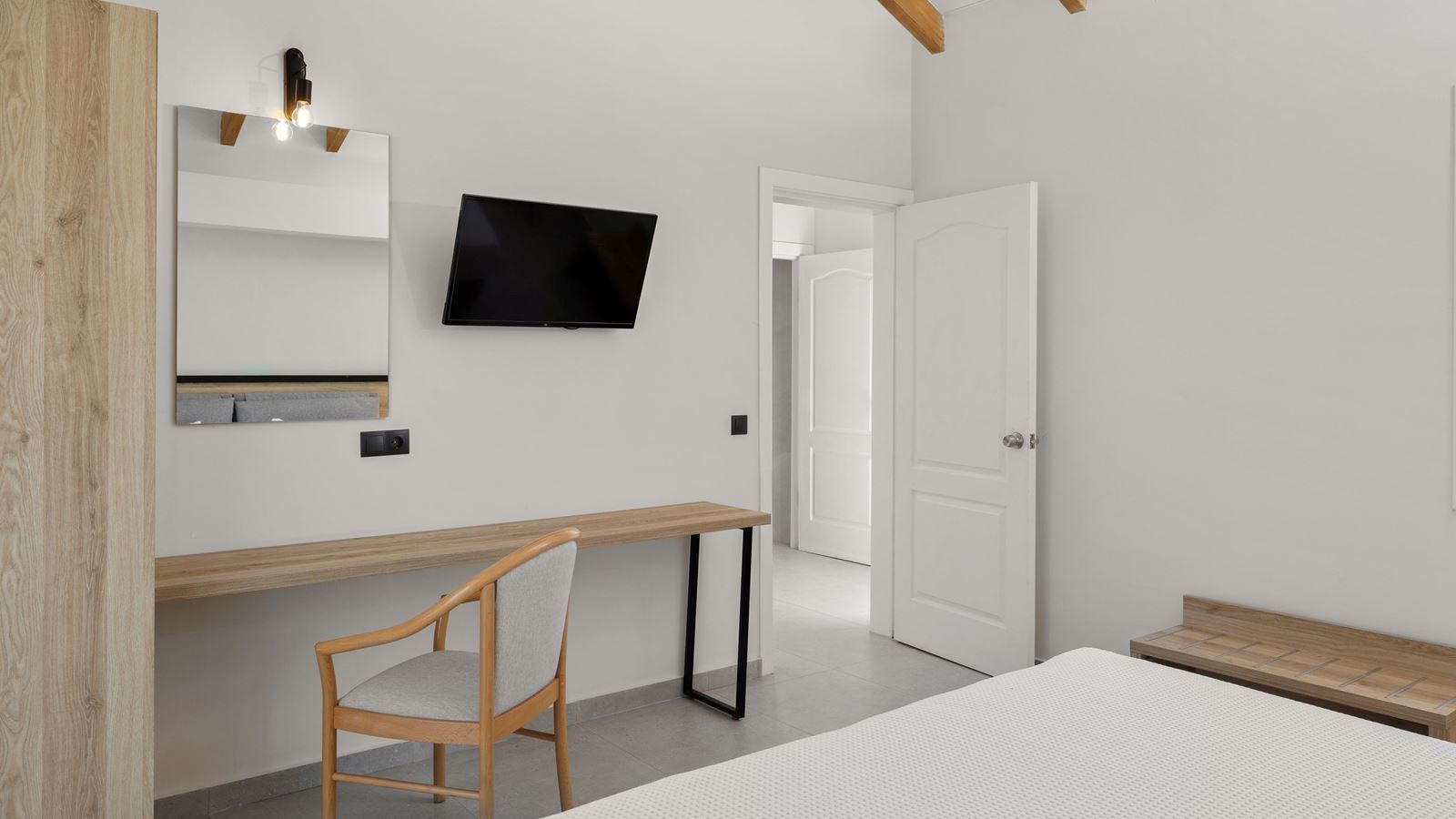 rooms-family-suite-room-with-side-sea-view