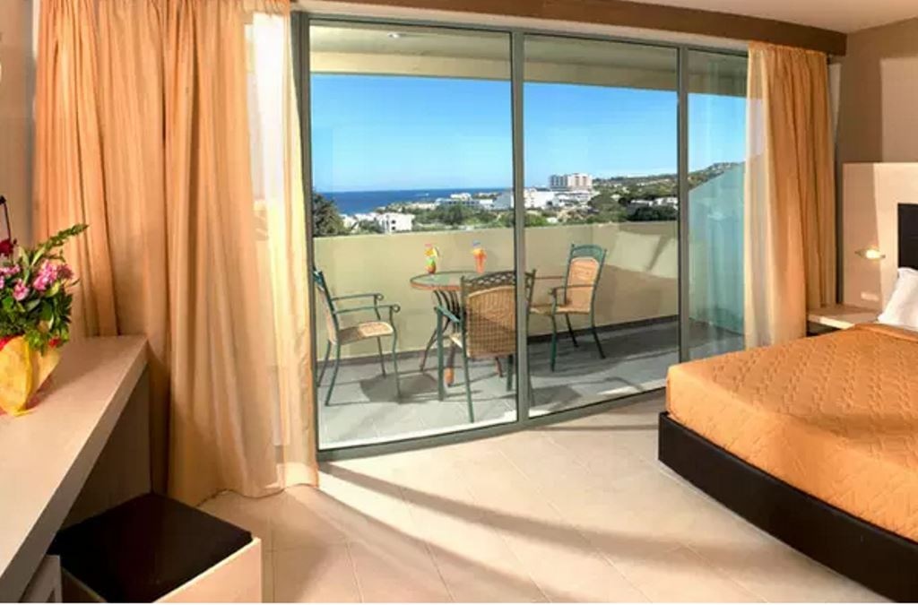 rooms-2-space-family-room