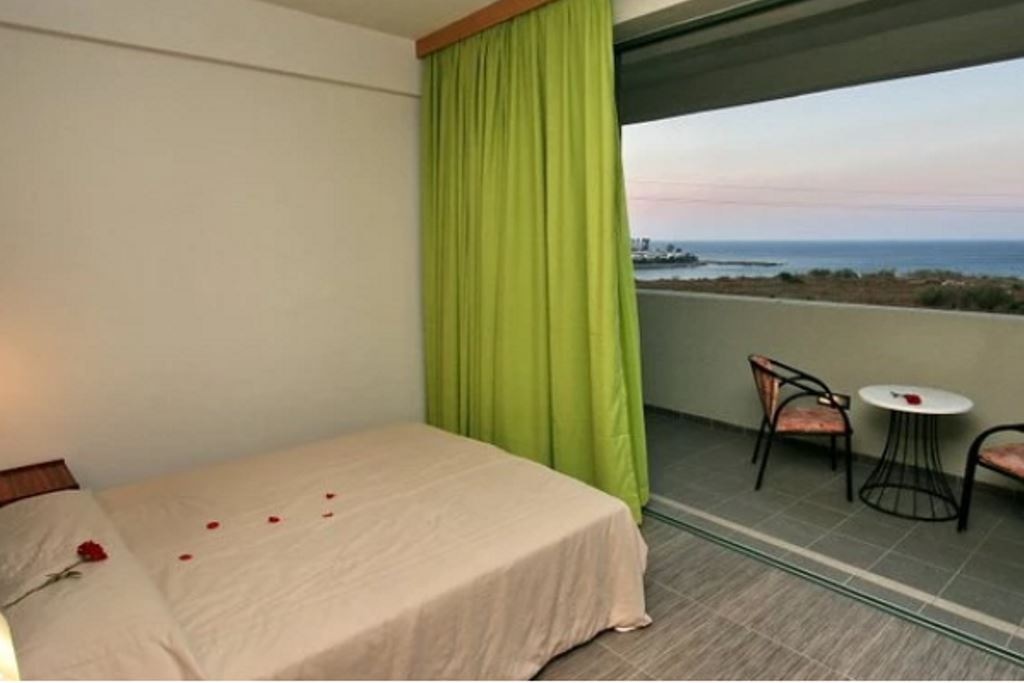 rooms-family-room-with-sliding-door