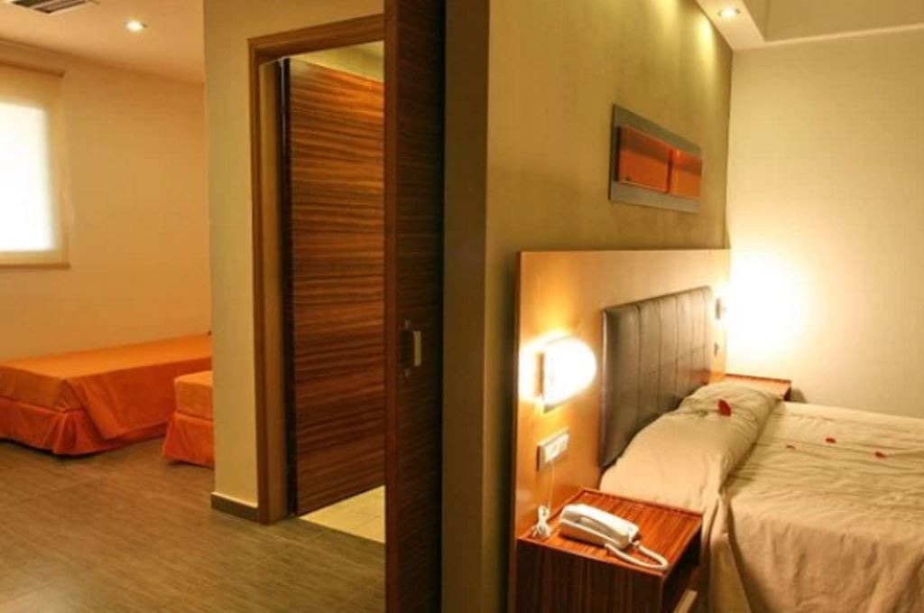 rooms-family-room-with-sliding-door