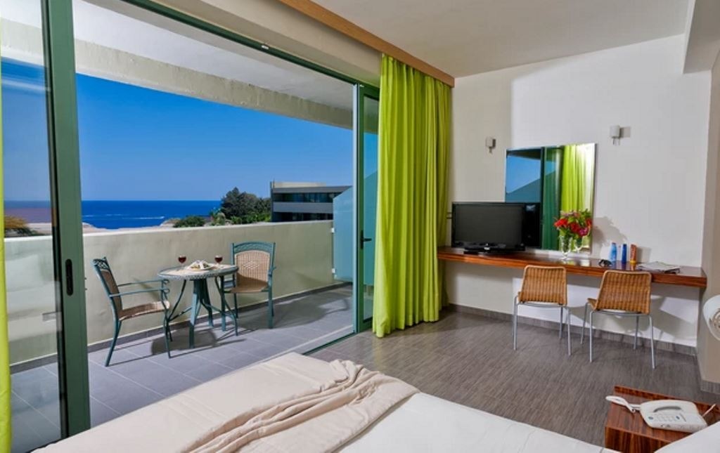 rooms-family-room-with-sliding-door