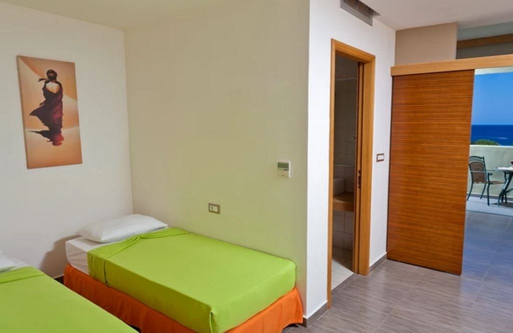 rooms-family-room-with-sliding-door