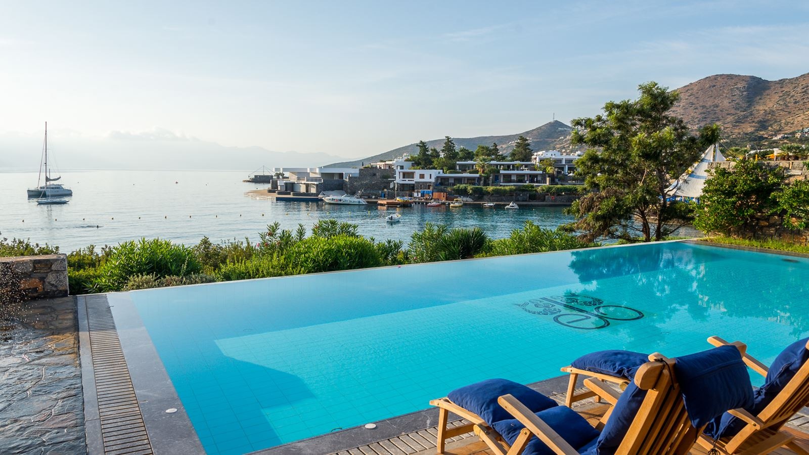 rooms-mediterranean-villa-front-sea-view-wtih-a-private-pool