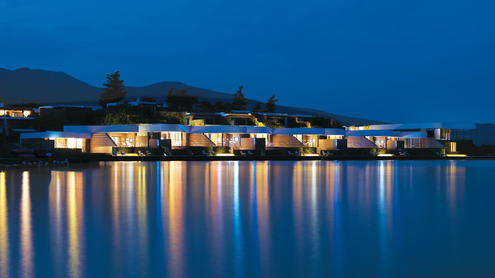 rooms-yachting-villa-with-private--heated-pool